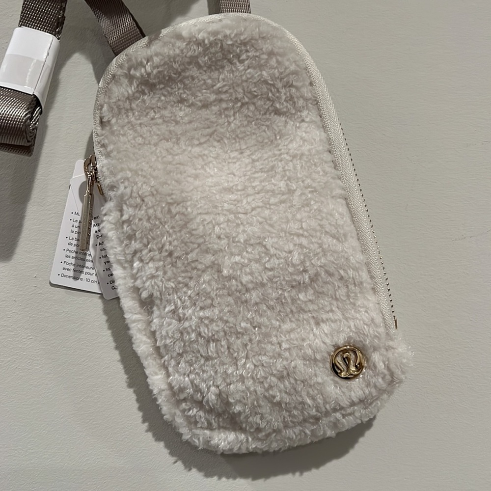 LULULEMON modular phone crossbody white fleece phone carrier. - Picture 10 of 10